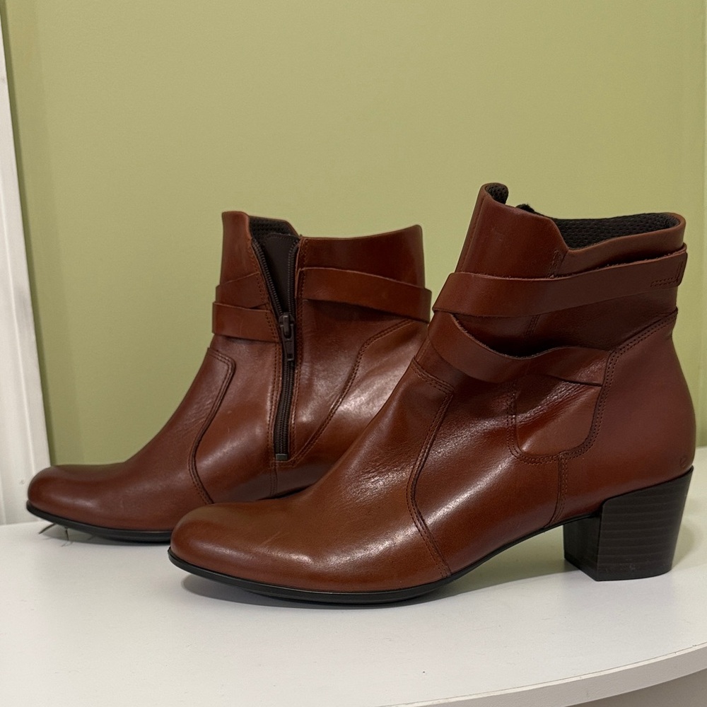 Ecco Chestnut Leather Womens Shape 35 Boot Ankle size 10.5 H8N10